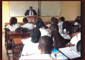 The best of lecturers are those who diligently discharge their duties and advise their students.